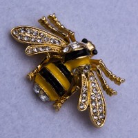 Брошка№562 бджола зі стразами купити брошки оптом від виробника
