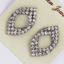 Серьги № 705 ажурные со стразами белого цвета.