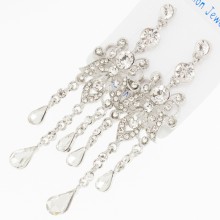 Серьги № 1135 белые цветы с камнями оптом.