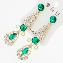 Серьги № 1263 с зелеными камнями оптом.