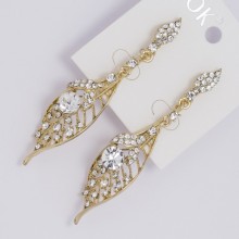 Серьги № 554 ажурные листья с белыми стразами.