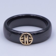 Кільце сталь №577 16.17.18.19.20.21.22р керамічна основа Tory Burch Style з круглим позолоченим медальйоном-логотипом медзолото купити оптом