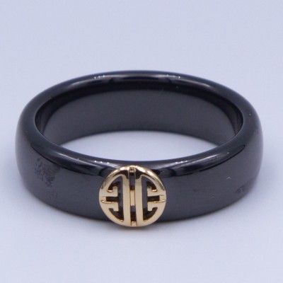 Кільце сталь №577 16.17.18.19.20.21.22р керамічна основа Tory Burch Style з круглим позолоченим медальйоном-логотипом медзолото купити оптом