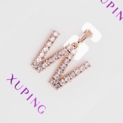 Кулон Xuping№630А буквы с белыми камнями оптом.