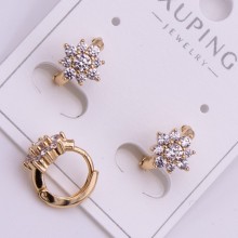 Сережки Xuping№616 d-10мм 7х7мм ромбік в білих циркнах медичне золото від виробника біжумаркет