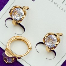 Сережки Xuping№75 d-10mm маленькі каблучки з білими цирконами геометричної форми під золото куплю сережки з медсплаву