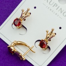 Сережки Xuping№73Л   коронка на англійському замку з червоним цирконом на металі під золото медзолото оптом