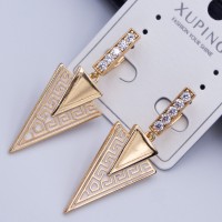 Сережки Xuping№460 27х16мм 18к підвісні сережки у формі стилізованої трикутної стрілки з орнаментом ксюпінг сережки в інтернет магазині позолотка